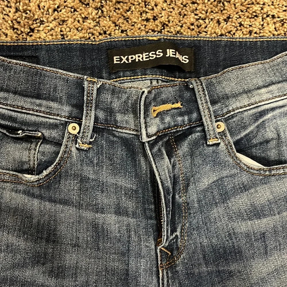 Express Mid Rise Jeans - Picture 2 of 5